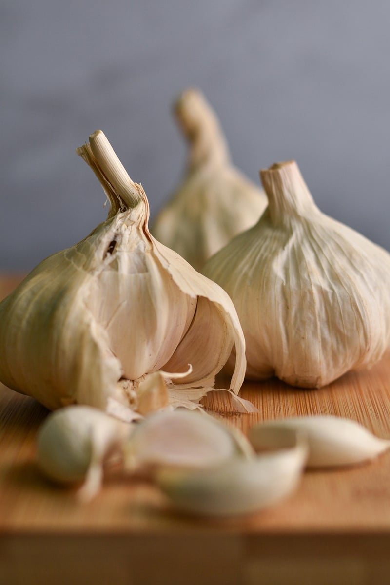 Garlic cloves and a silicone trivet